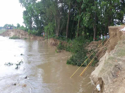 बलरामपुर: अधिकारियों की लापरवाही से टूटा ककरा राजघाट तटबंध, सैकड़ों गांवों पर बाढ़ का खतरा