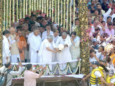 जम्मू-कश्मीर और तमिलनाडु की नदियों में भी विसर्जित होंगी अटल जी की अस्थियां