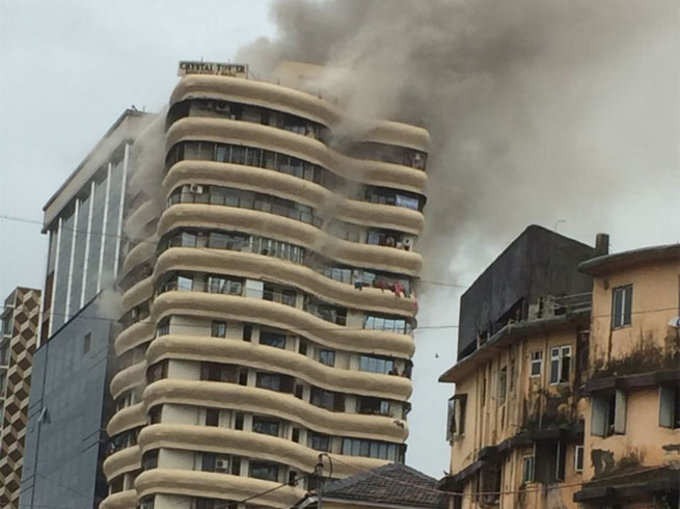मुंबई क्रिस्टल टावर में लगी आग