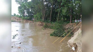 बलरामपुर: राप्ती का तटबंध टूटा, 200 गांवों पर बाढ़ का खतरा मंडराया
