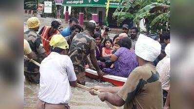 केरल बाढ़: आदेश का इंतजार किए बगैर जवान डूब चुके गांव में घुसे, 200 को बचाया, अपना खाना खिलाया