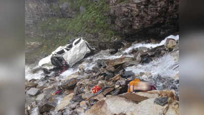 रोहतांग दर्रे के पास खाई में गिरी स्कॉर्पियो, 11 लोगों की मौत