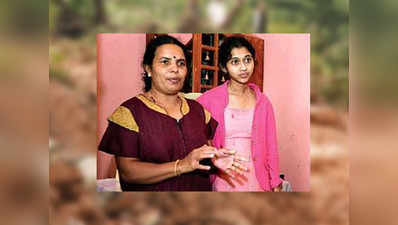 कर्नाटक: भूस्खलन में ढह गया घर, गांववालों ने मिलकर खोजे बेटी की शादी के लिए रखे जेवर