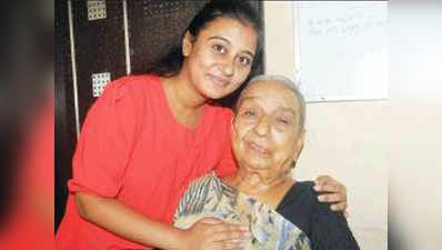 तस्वीर वायरल होने पर गुजरात की दादी बोलीं, अपनी मर्जी से गई ओल्ड एज होम