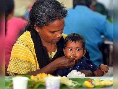 മഹാരാജാസ് ദുരിതാശ്വാസ ക്യാമ്പിലെ ഓണാഘോഷം