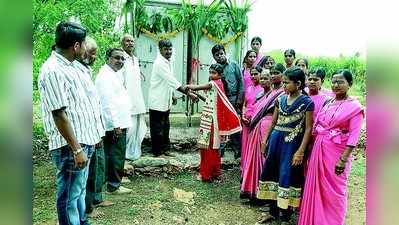 ಬೆಳಗಾವಿ: 2400 ಸಹೋದರಿಯರಿಗೆ ಶೌಚಾಲಯ ಉಡುಗೊರೆ ನೀಡಿದ ಸಹೋದರರು!