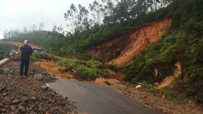 റോഡുകളും പാലങ്ങളും ശരിയാക്കാൻ മാത്രം വേണം 5815 കോടി