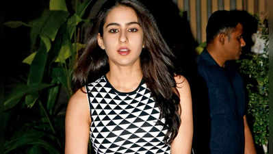 sara ali khan: देवदर्शनाला गेलेली सारा फोटोग्राफर्सवर भडकली