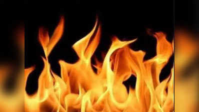 मुंबई: परेल में प्रीमियर टॉकीज के पास गेस्ट हाउस में लगी भीषण आग