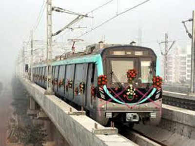 ऐक्वा लाइन में नहीं चलेगा दिल्ली का मेट्रो कार्ड, ट्रेन बदलने को पैदलयात्रा!