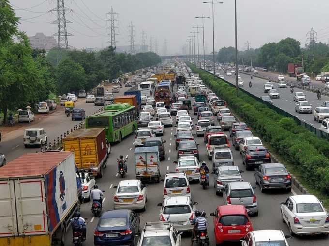 गुड़गांव-दिल्ली एक्सप्रेसवे: शंकर चौक से ट्रैफिक जाम की तस्वीर।
