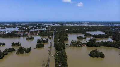 కేరళ వరదలు: కేంద్రం సాయాన్ని మించిపోయిన దాతల విరాళాలు! 