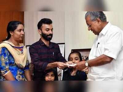 ലോട്ടറി അടിച്ച പണം പ്രളയ ബാധിതർക്ക്; മാതൃകയായി ഒരു കുടുംബം