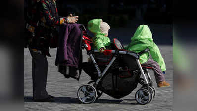 चीन में अधिक बच्चे पैदा करने का अधिकार देना हो सकता है नाकाम, कपल नहीं ले रहे दिलचस्पी