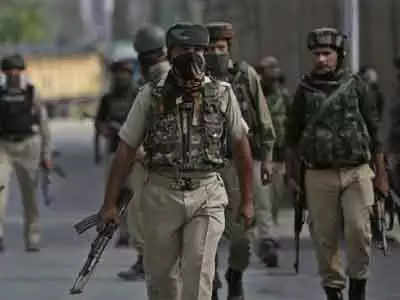 श्रीनगरः दहशतवादी हल्ल्यात ४ पोलीस शहीद