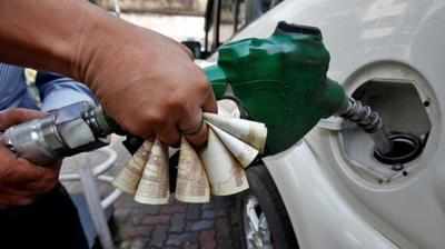 Petrol Price: புதிய உச்சம் தொட்ட பெட்ரோல், டீசல் விலை; திணறும் வாகன ஓட்டிகள்!