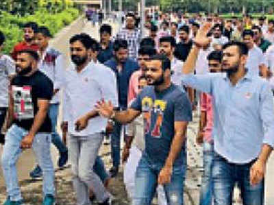 INLD के छात्र संगठन का MDU में हंगामा, मेन गेट पर जड़ा ताला
