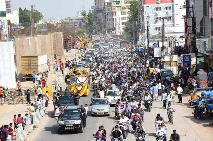 హరికృష్ణ అంతిమ యాత్ర