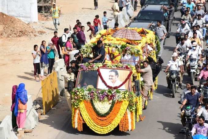 హరికృష్ణ అంతిమ యాత్ర