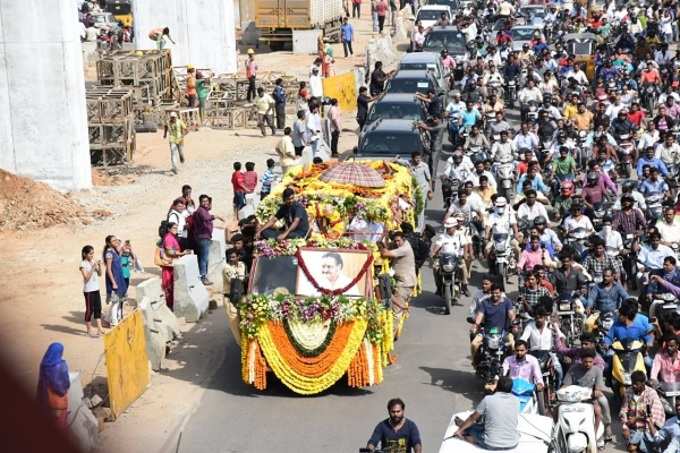 హరికృష్ణ అంతిమ యాత్ర