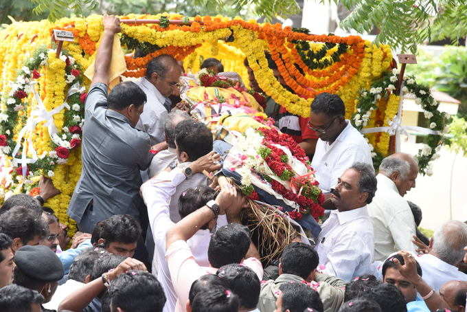 హరికృష్ణ అంతిమ యాత్ర