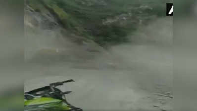 विडियो: बारिश के बाद चंबा में हाइवे पर भूस्खलन, यातायात बाधित