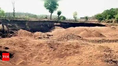 ರುದ್ರಭೂಮಿ ಅಗೆದು ಮರಳು ದೋಚಿದರು