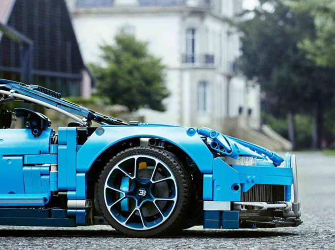 असली Bugatti Chiron की पिक्सल वाली तस्वीर जैसी लगती है