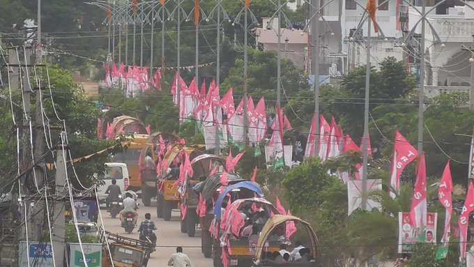 ట్రాక్టర్‌ నడుపుతూ సభకు చేరిన జూపల్లి కృష్ణారావు