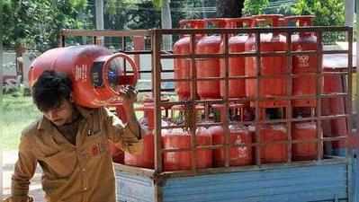 பெட்ரோலை தொடர்ந்து மக்களுக்கு மீண்டும் அடி - சமையல் கேஸ் விலை அதிரடி உயர்வு