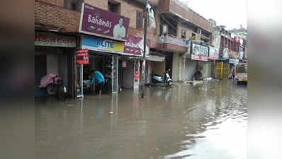3 दिनों से लगातार हो रही बारिश, जाम और जलभराव से परेशान हुआ दिल्ली-एनसीआर