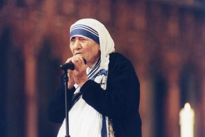 Mother-Teresa-speaking