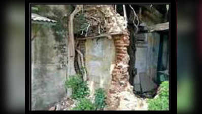गुजरात: दीवार सेंधकर बैंक से एक करोड़ रुपये से ज्यादा की लूट