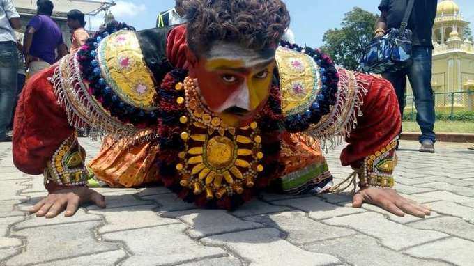 ಮೇಲೊಬ್ಬ ಮಾಯಾವಿ