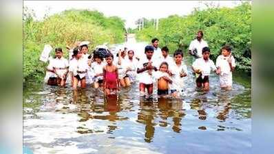 ಶಾಲೆಗೆ ಹೋಗಲು ಮಕ್ಕಳಿಗೆ ಜಲಕಂಟಕ