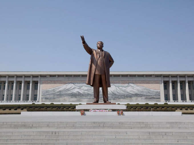 किम इल सुंग को नॉर्थ कोरिया में महामानव का दर्जा 