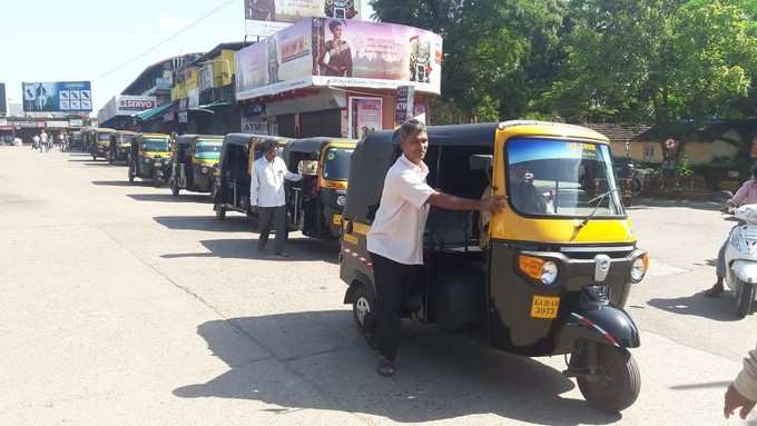 ರಿಕ್ಷಾ ತಳ್ಳಿಕೊಂಡು ಬಂದ್‌ಗೆ ಬೆಂಬಲ