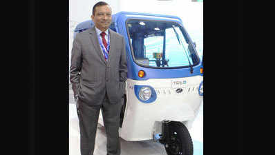 Mahindra ने दिखाई इलेक्ट्रिक तिपहिया वाहनों की रेंज, ई-मोबिलिटी पर जोर