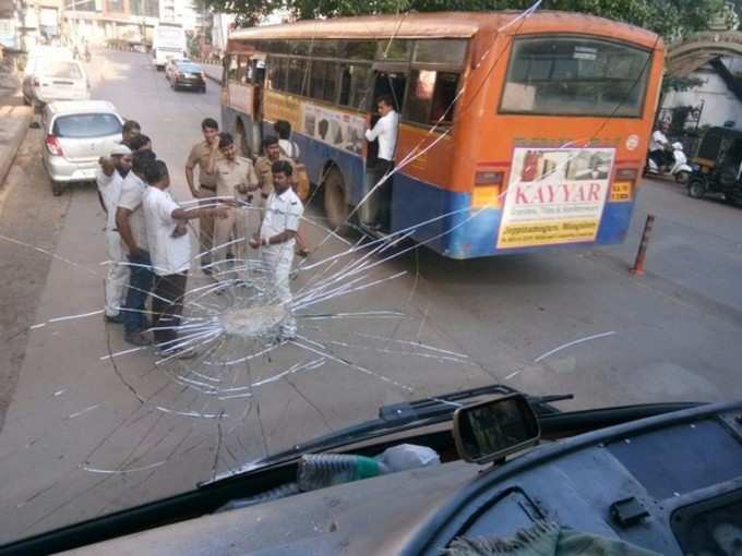 ಮಂಗಳೂರಿನಲ್ಲಿ ಬಸ್ ಮೇಲೆ ಕಲ್ಲು ತೂರಾಟ