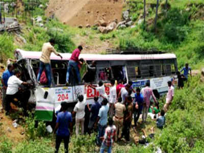 కొండగట్టులో బస్సు బోల్తా... 30 మందికి పైగా మృతి