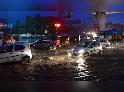 భాగ్యనగరంలో భారీ వర్షం.. జీహెచ్‌ఎంసీ అప్రమత్తం