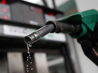 पेट्रोल हुआ और महंगा, दिल्ली में 81 रुपये पर पहुंचा