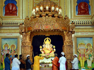 ganesh chaturthi: पुण्यात उत्साहात बाप्पाचे स्वागत