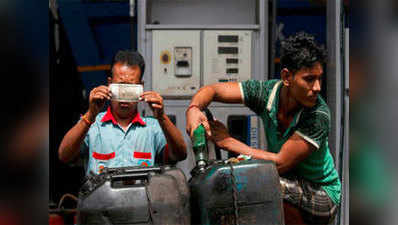 रुपये को संभालने और पेट्रोल, डीजल के दाम घटाने के लिए 2013 में लौटेगी सरकार?