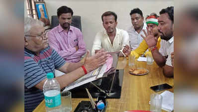 सोनभद्र: लाठीचार्ज में घायल हुए छात्रों से मिले एनएसयूआई कार्यकर्ता