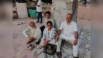 वाराणसी: राजीव गांधी की प्रतिमा से छेड़छाड़, भड़के कांग्रेसियों ने दी प्रदर्शन की चेतावनी