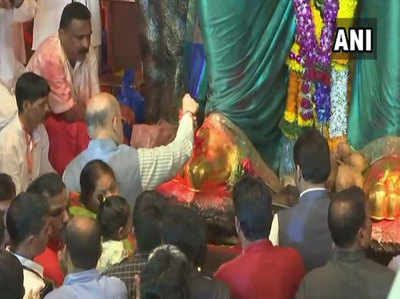 बीजेपी अध्‍यक्ष अम‍ित शाह पहुंचे मुंबई के स‍िद्ध‍िव‍िनायक मंद‍िर