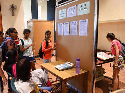DUSU चुनाव: कांग्रेस की मांग, मतपत्रों के जरिए दोबारा हो वोटिंग