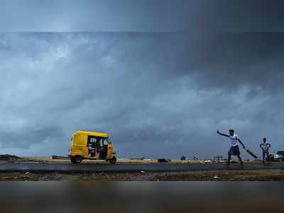 சென்னையின் பல்வேறு பகுதிகளில் இடியுடன் கூடிய கனமழை