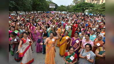 ಸೀರೆ ತೊಟ್ಟು ವಾಕ್‌ ಮಾಡಿದ ನೀರೆಯರು